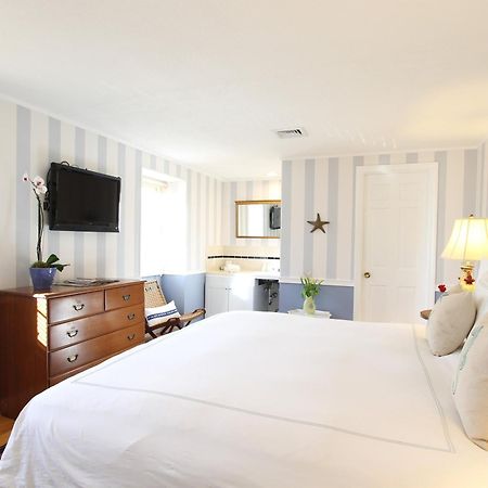 Charles And Charles Mv Bed & Breakfast Vineyard Haven Exterior photo