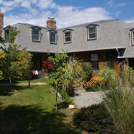 Charles And Charles Mv Bed & Breakfast Vineyard Haven Exterior photo