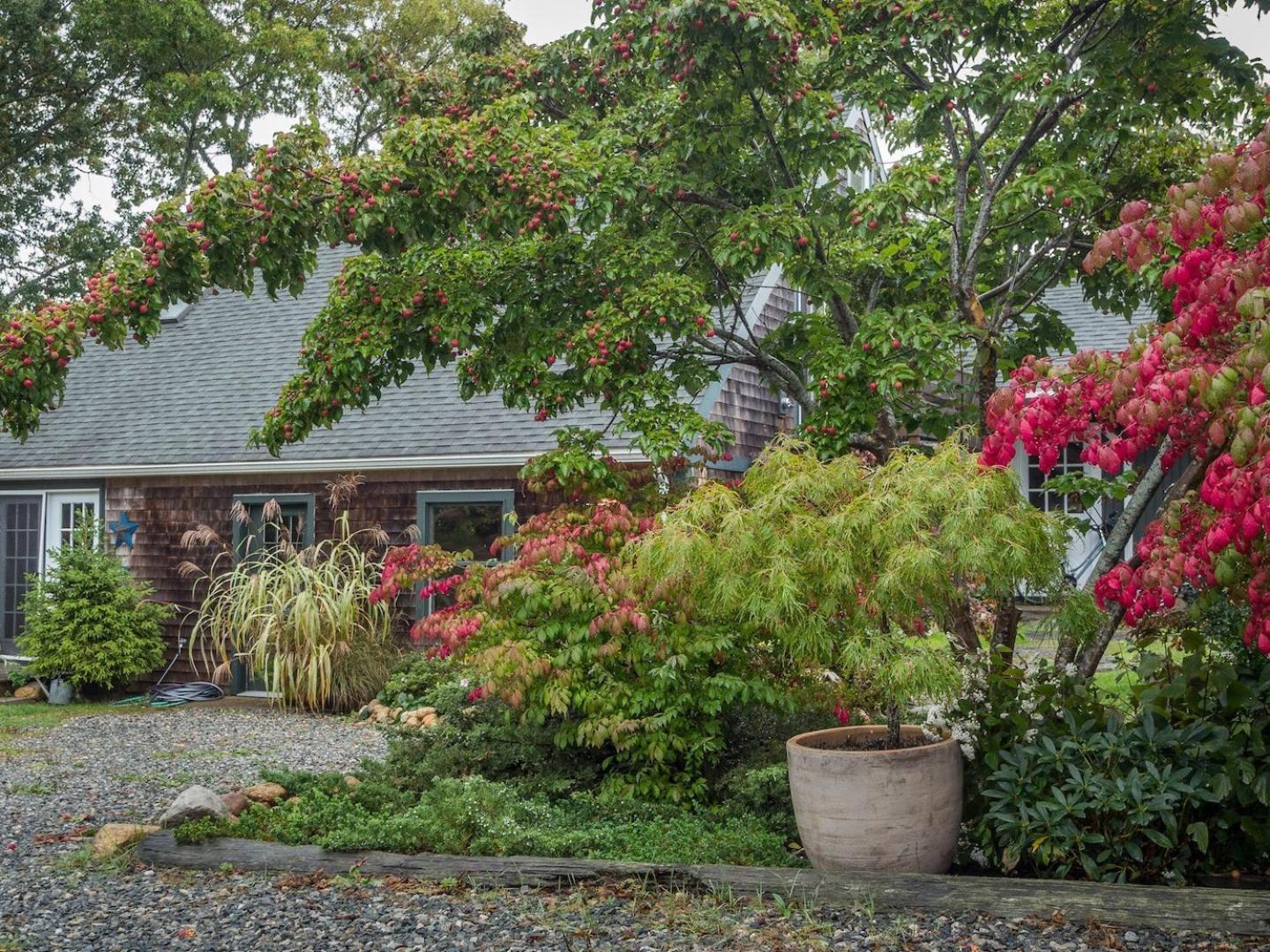 Charles And Charles Mv Bed & Breakfast Vineyard Haven Exterior photo