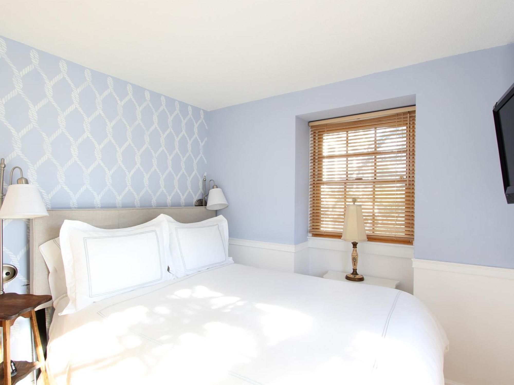 Charles And Charles Mv Bed & Breakfast Vineyard Haven Exterior photo